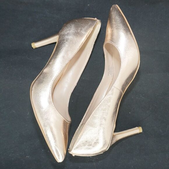 BCBGeneration Metallic 'Marci' Pointed Toe Pumps, Size 6.5B - Picture 10 of 11